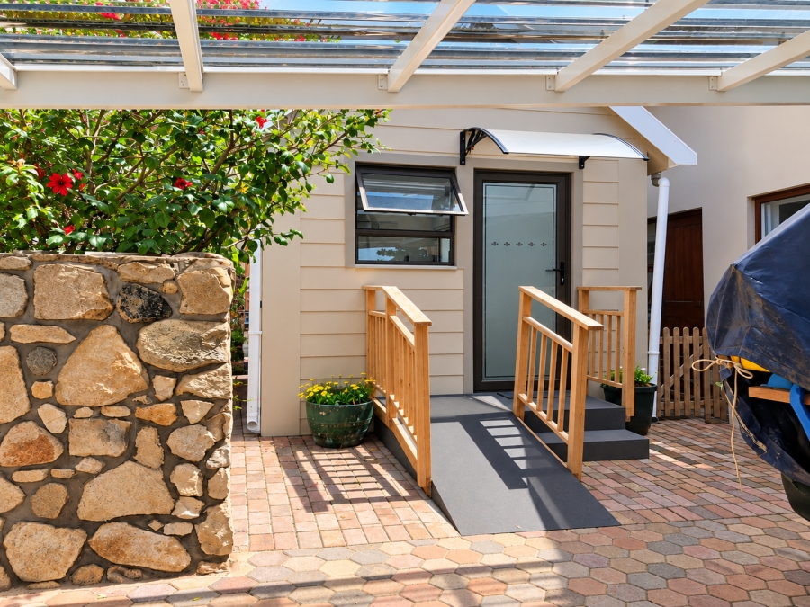 5 Bedroom Property for Sale in Stilbaai Wes Western Cape